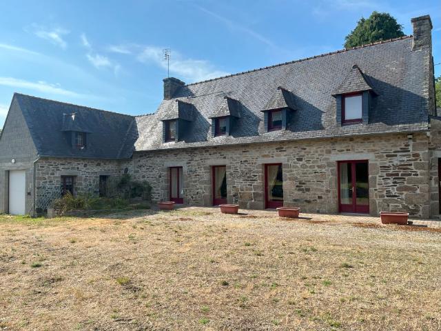 Longère Plounevez Quintin 5 pièce s 136 m2