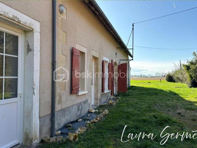 Longere rénovée beaux volumes fort potentiel terrain 1750 M2
