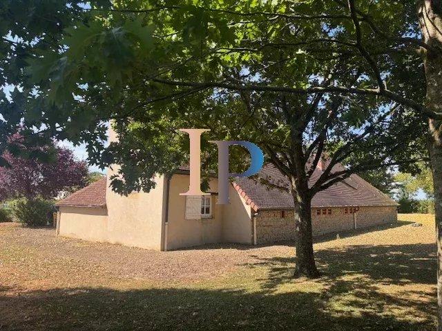 LONGERE RENOVEE SUR 1.8 HA avec grange