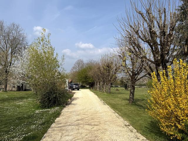 LONGERE SECTEUR GENCAY