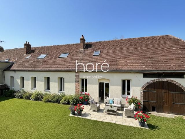 Longère signature 255m² La Celle Saint Cyr