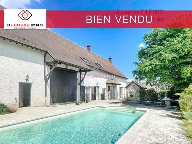 Longère T9 232m2 + dépendances piscine 8x4 terrain clos 2722m2