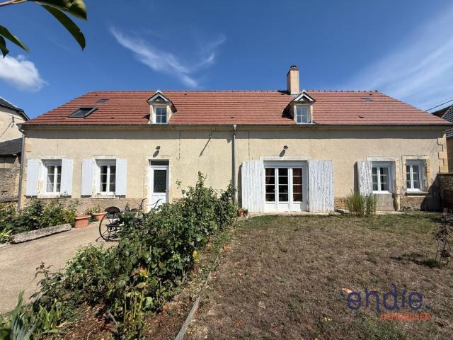 LONGERE TYPE F8 REHABILITEE AVEC GRANGE ET JARDIN!