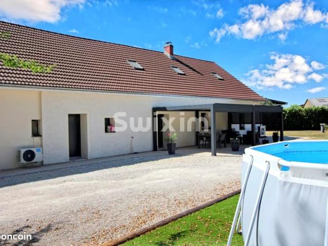 Longère 15 pièces 235 m²