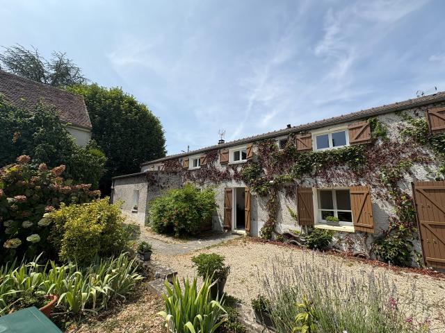 LONGERE 15MIN NORD DE SENS, 5 CHAMBRES, 1344M2 TERRAIN CLOS, GRANGE ET CAVE