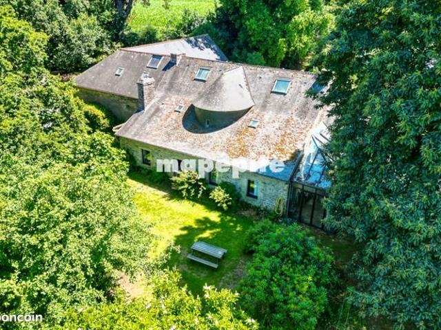 Longère 19 pièces 1 275 m²