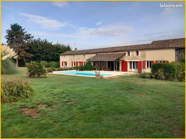 Longère 12 pièces 255 m²