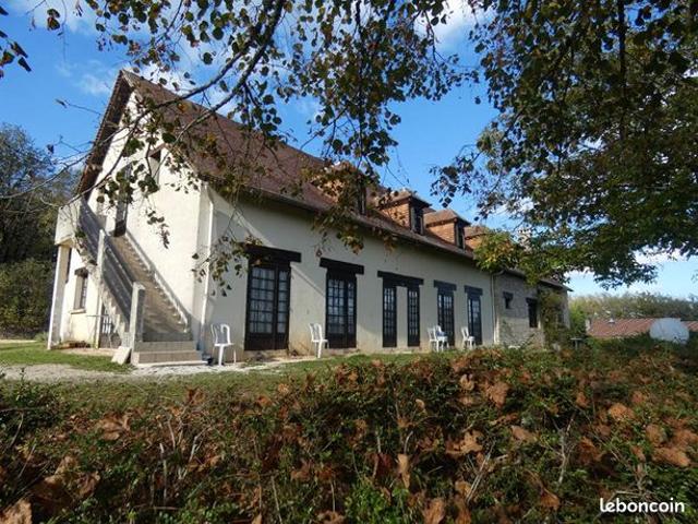 Longère 25 pièces 830 m²