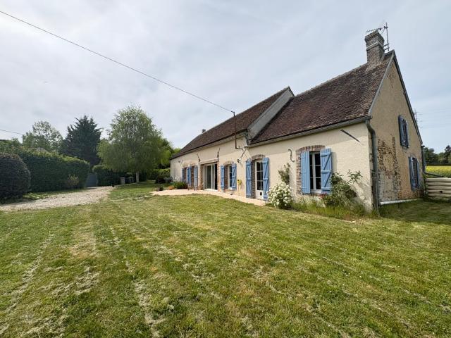 LONGERE 20 MINUTES DE SENS, 3 CHAMBRES, 866M2 TERRAIN CLOS, GRANGE ET CAVE