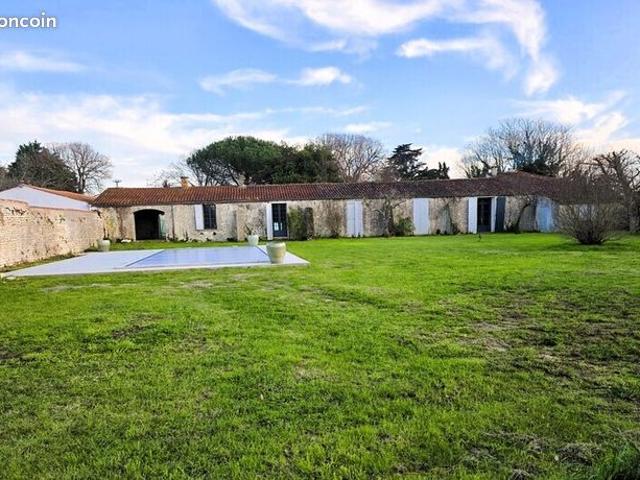 Longère 22 pièces 716 m²