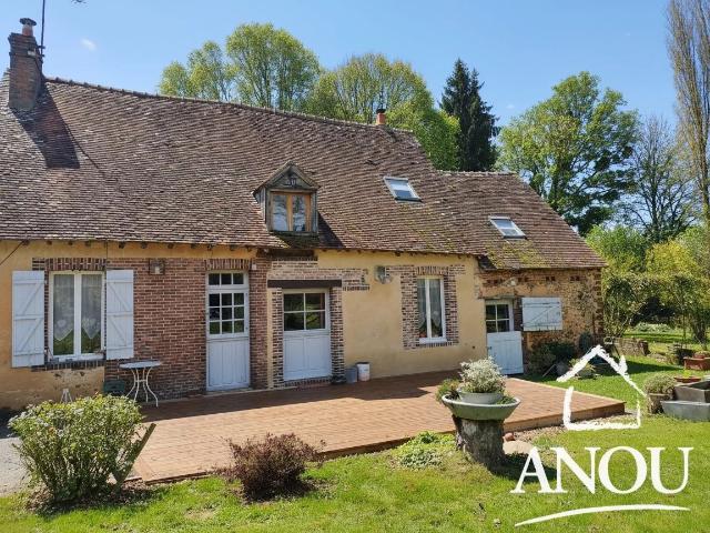 LONGERE 3200 M2 DE TERRAIN !
