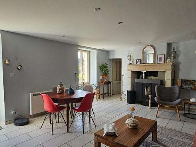 Longère 3 pièces 140 m²