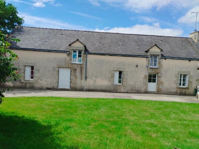 LONGERE 4 CHAMBRES SUR TERRAIN DE 2000 M2