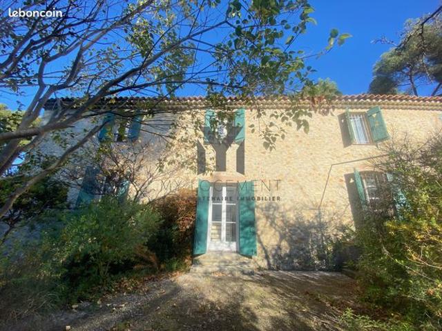 Longère 5 pièces 140 m²