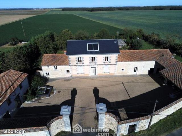 Longère 8 pièces 242 m²