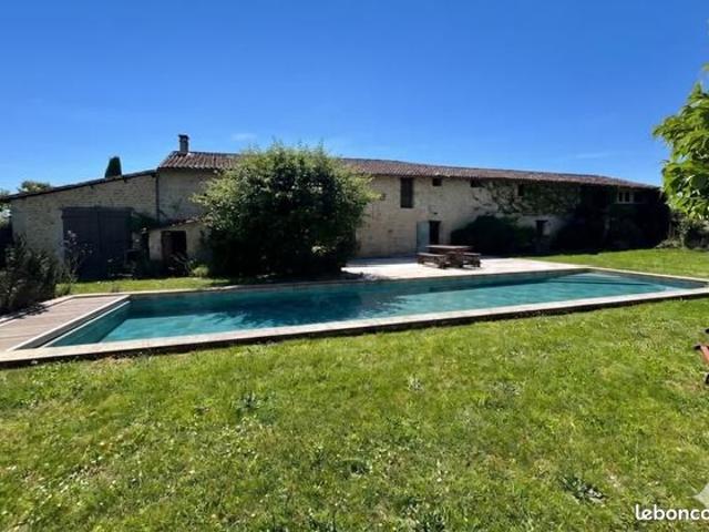 Longère 8 pièces 400 m²