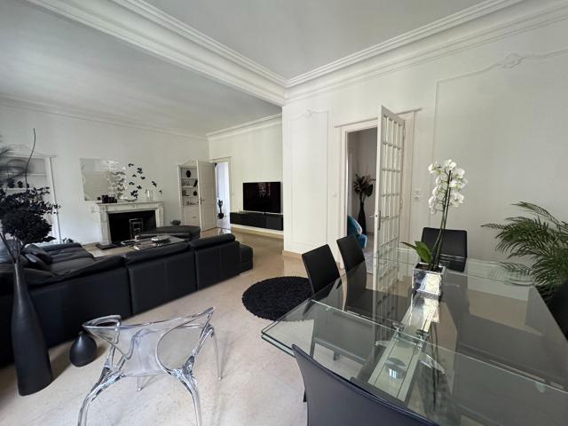 Lons le Saunier Appartement d'exception 154 m2 / 4 chambres / Garage, parking, cave et grenier