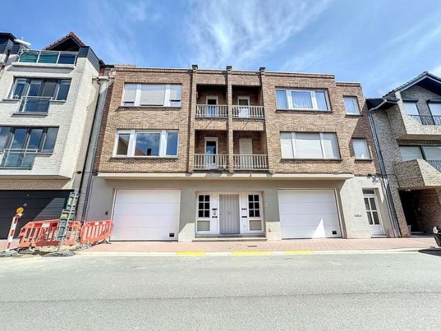 Loods van 156 m² met atelier/opslagmogelijkheden gelegen in…