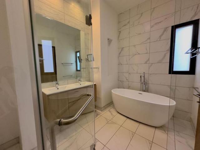 Look No Further! Elegant & Spacious 2 bedroom UNFURNISHED apartments for RENT In Rosslyn