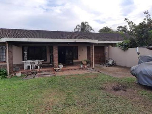 look no further! townhouse just pric.