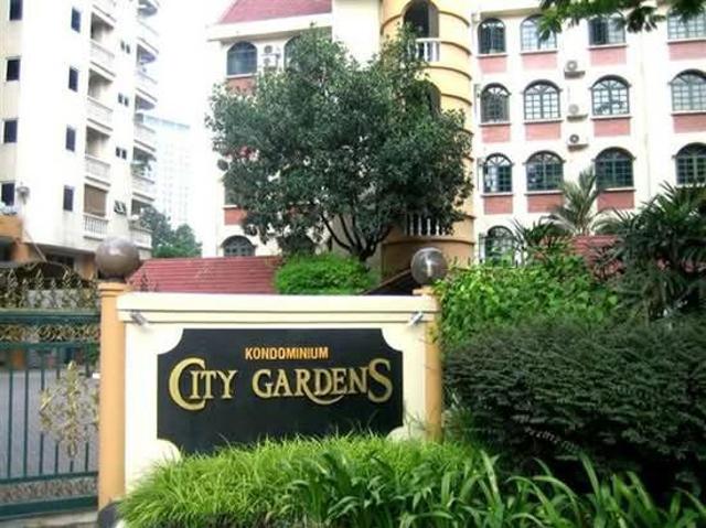 looking for whole apartment single room tenants