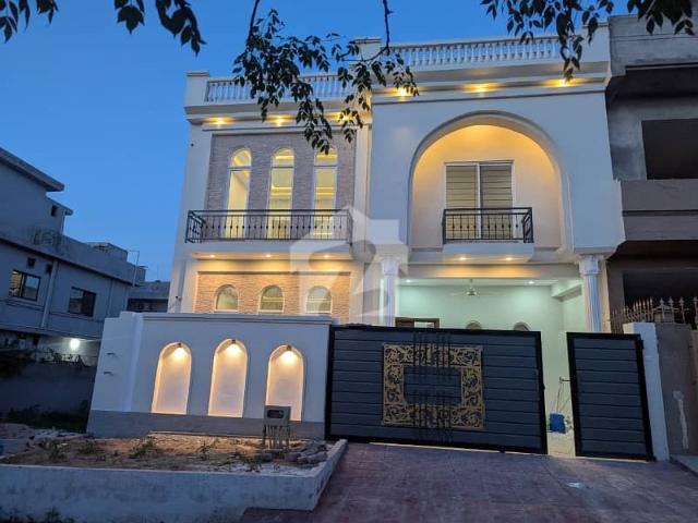 Looking For Your Dream Home In Islamabad? This Stunning 7 Marla House In The Peaceful And Secure Cabinet Division Employees Cooperative Housing Society, E 16/3 Is The Perfect Choice!