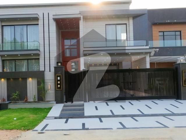 Looking For A Facing Park House In Valencia Block K
