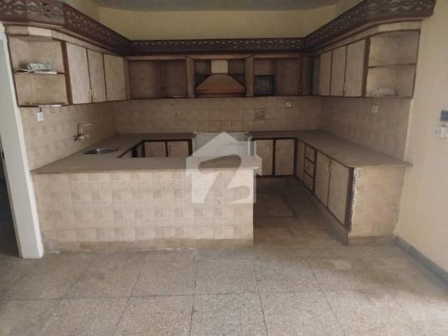 Looking For A Lower Portion In Gulshan e Iqbal Block 1