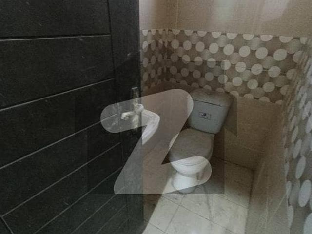 Looking For A Prime Location Flat In Gulistan e Jauhar Block 2