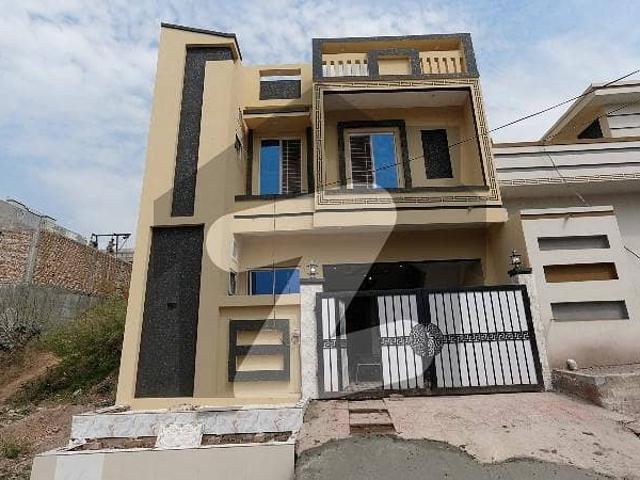 Looking For A Prime Location House In Airport Housing Society Sector 4