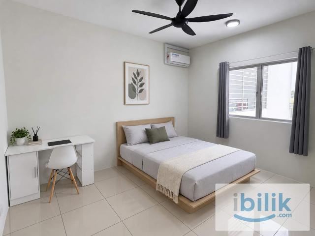 LOOKING FOR A ROOM? THIS OUG UNIT DESERVES A LOOK!
