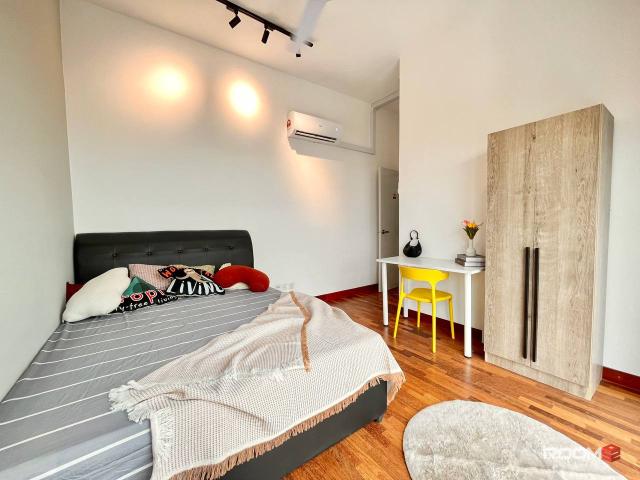 Looking For Queen Room? No Worries Let's Rent With Us At Pacific Star PJ With Private Toilet
