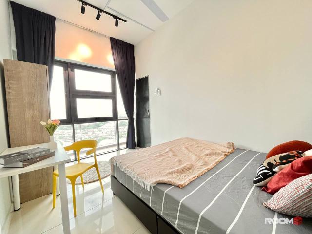 Looking For Queen Room? No Worries Let's Rent With Us Private Room In PJ Area Limited ‼️