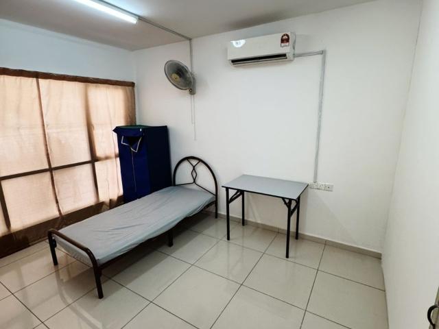 Looking room at Jenjarom 0 Deposit allowed Ready to Move In