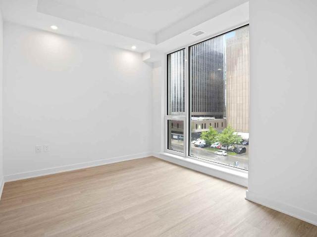 Loop Rentals 3 Bedroom Apartment for Rent at 70 Gloucester St, Ottawa, ON K2P 1N6 Centretown