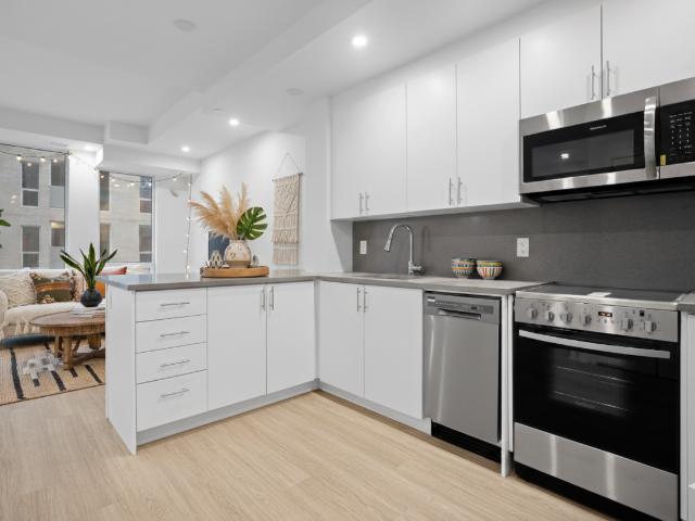 Loop Rentals 1 Bedroom Apartment for Rent at 70 Gloucester St, Ottawa, ON K2P 1N6 Centretown
