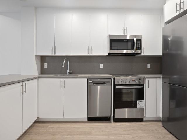 Loop Rentals 1 Bedroom Apartment for Rent at 70 Gloucester St, Ottawa, ON K2P 1N6 Centretown