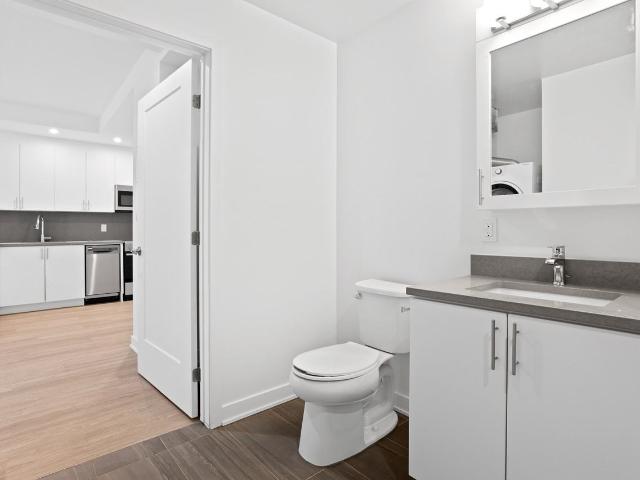 Loop Rentals 2 Bedroom Apartment for Rent at 70 Gloucester St, Ottawa, ON K2P 1N6 Centretown