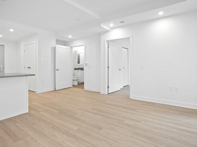 Loop Rentals 2 Bedroom Apartment for Rent at 70 Gloucester St, Ottawa, ON K2P 1N6 Centretown