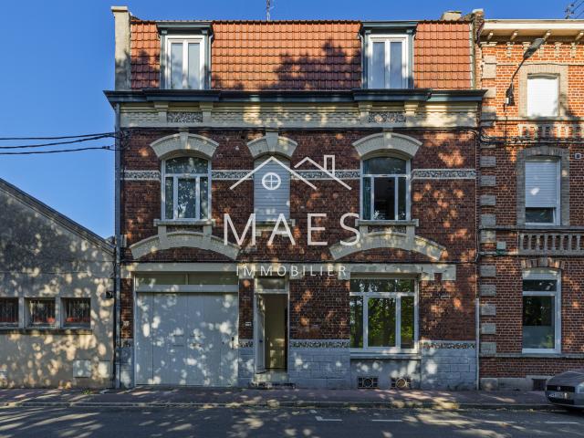 LOOS IMMEUBLE DE RAPPORT 5 APPARTEMENTS 3 GARAGES
