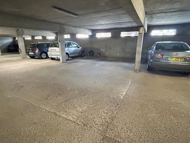 Loos Vente Parking / Garage 59