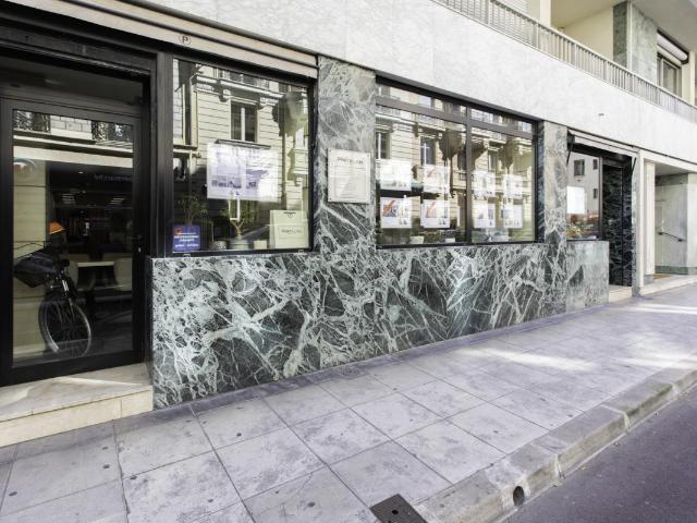 Local 70 m² Nice 06