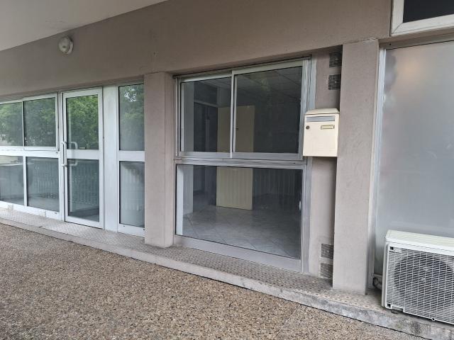 Local 80m2 avec vitrine et accès PMR