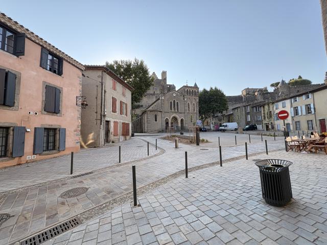 Local 20m2 rez de chaussée porche Cité de Carcassonne