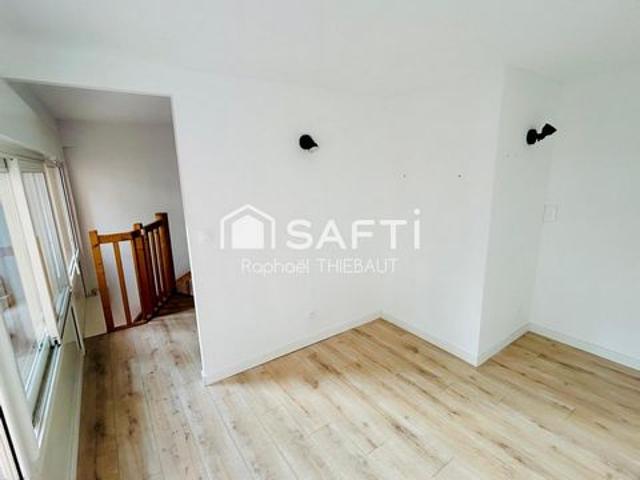 Local 21 m² traversant – Port Fréjus