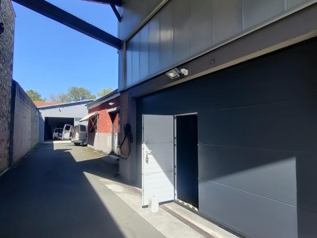LOCAL 280 M2 SAINTES RD