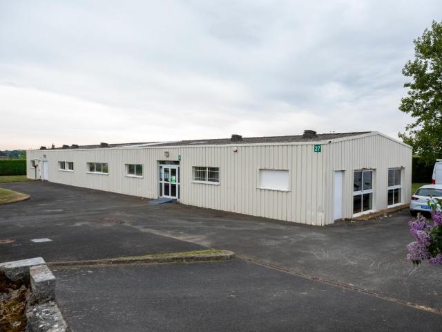 Local 370 m² Langueux 22