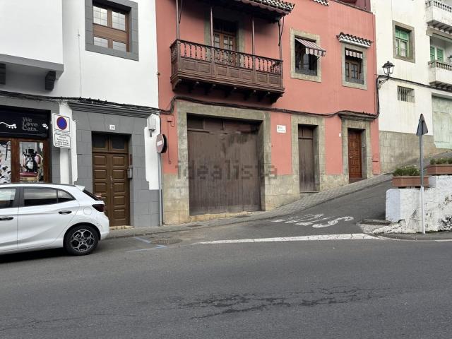 Local, Teror
