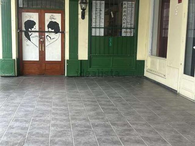 Local, Tias