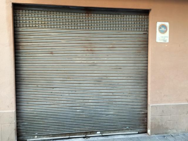local,tienes luz y agua,y CON VADO ACTIVO,no lo dudes y visitalo